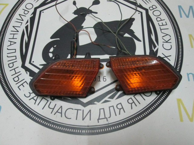 Передние повороти Honda Lead Delux AF01