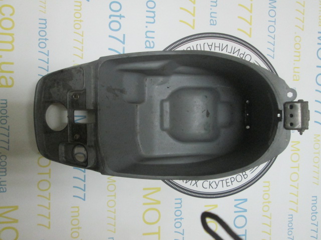 Бардачок під сидіння Honda Tact AF 24