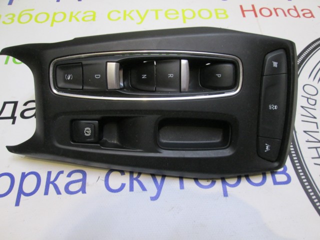 Chevrolet Bolt EV центральна консоль