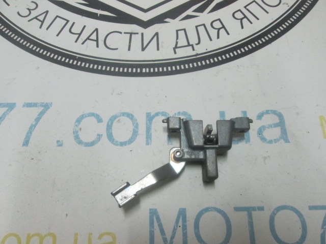 Замок багажника Yamaha Vox